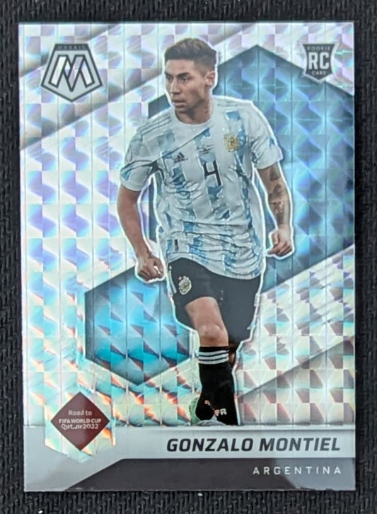 #9 - Gonzalo Montiel - Argentina - Panini® Mosaic Road to FIFA World Cup 2021/22 - Silver Prizm Rookie