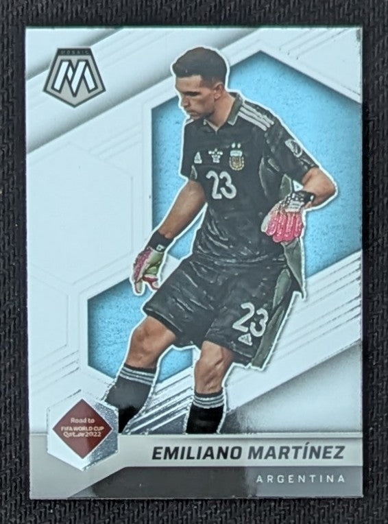 #11 - Emiliano Martinez - Argentina - Panini® Mosaic Road to FIFA World Cup 2021/22 - Prizm